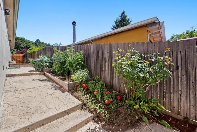 221 Sunset Terrace, Scotts Valley CA: https://media.crmls.org/mediaz/1cac17fa-f878-4b5c-9633-cbdab0f445b9.jpg