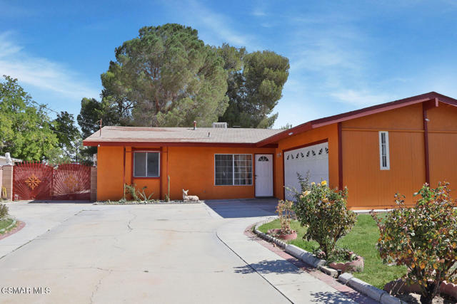 43236 W 20th W Street, Lancaster CA: https://media.crmls.org/mediaz/1cacbaff-5ed0-429f-b62b-349097e87427.jpg