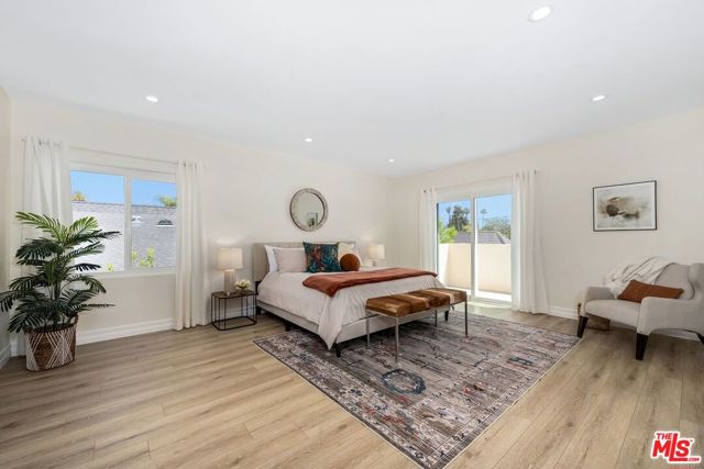 326 N Beachwood Drive, Los Angeles CA: https://media.crmls.org/mediaz/1cad1234-3469-4525-81ef-684c7461ba70.jpg