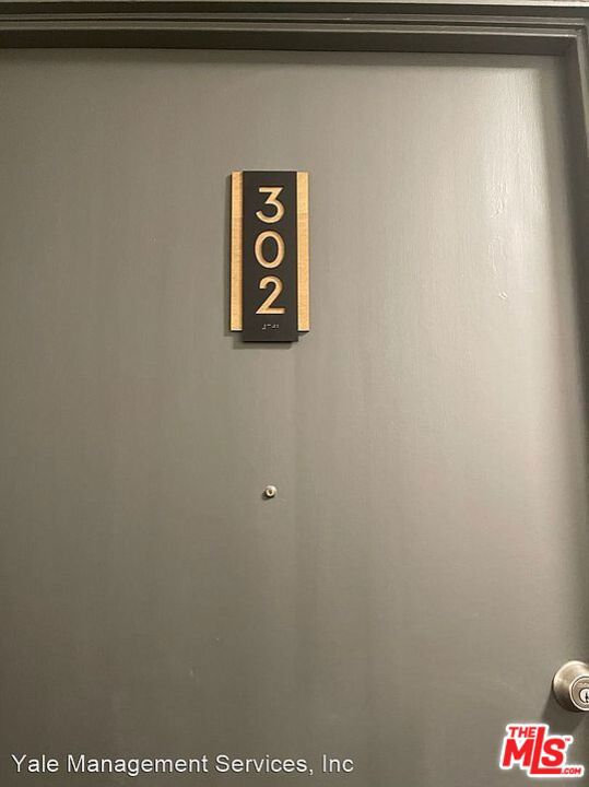 1677 WESTHOLME Avenue, Los Angeles CA: https://media.crmls.org/mediaz/1cad758e-401c-4558-80a8-b781decf4419.jpg