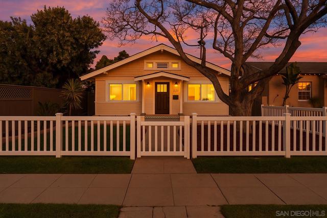 311 B Ave, Coronado CA: https://media.crmls.org/mediaz/1cad7b74-7687-4b48-be99-1ccfd75c2e82.jpg