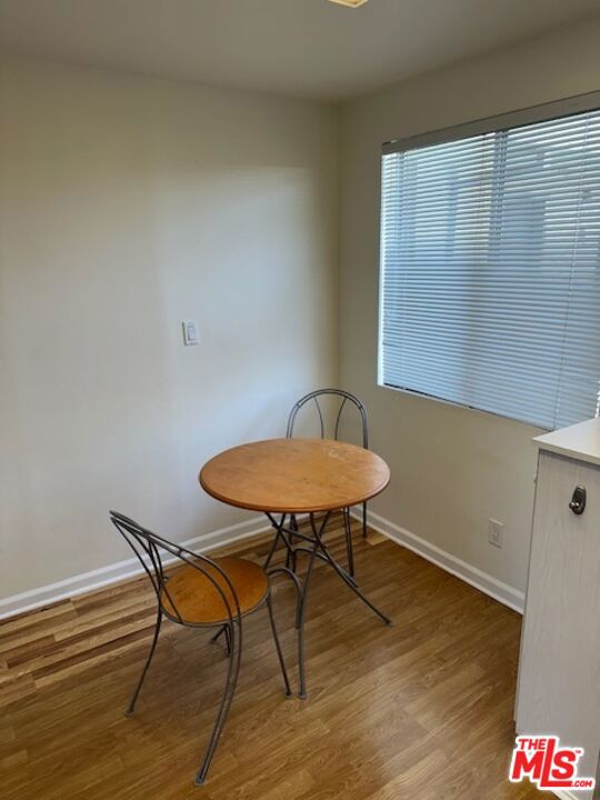 2320 S Bentley Avenue, Los Angeles CA: https://media.crmls.org/mediaz/1cadb8a8-3df0-4208-89c7-bf5de3edb8e5.jpg