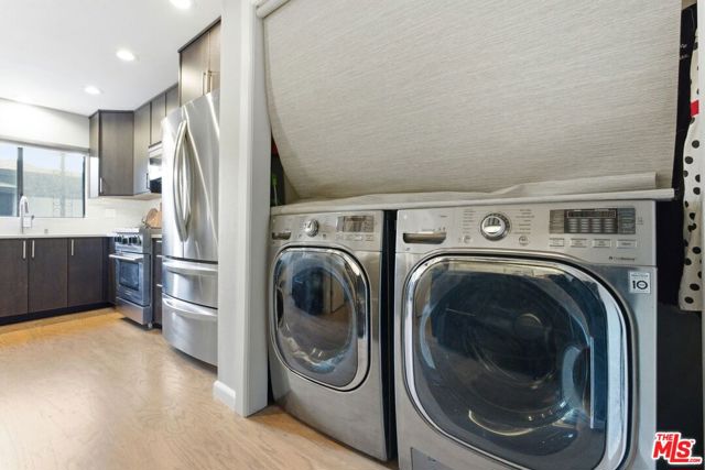 1013 16th Street, Santa Monica CA: https://media.crmls.org/mediaz/1cadd98c-bd39-4e6d-99af-0fd21b6fd68e.jpg