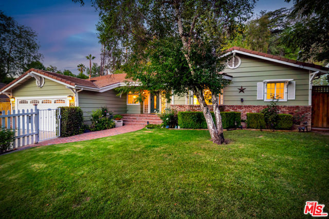 5252 Vanalden Avenue, Tarzana CA: https://media.crmls.org/mediaz/1cade15a-53c7-4a6b-b9a5-d8a927692de2.jpg