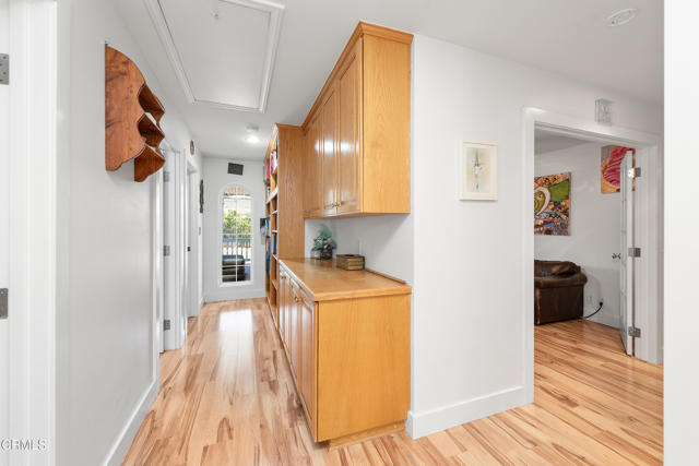 4850 N Moorpark Road, Thousand Oaks CA: https://media.crmls.org/mediaz/1cae1fee-7277-471d-9fe7-0eedcdd9eebb.jpg