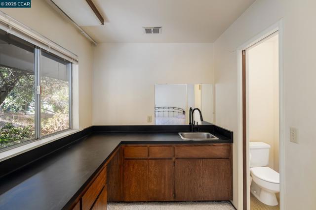 200 Lark Ln, Alamo CA: https://media.crmls.org/mediaz/1cae3c25-3411-419d-85fc-a019688c208c.jpg