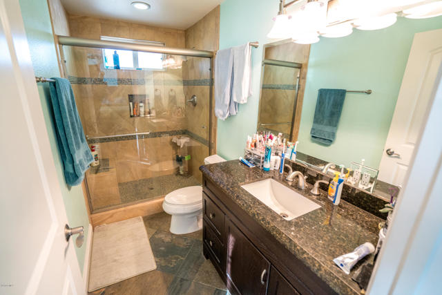 2553 Scott Pl-Master bath