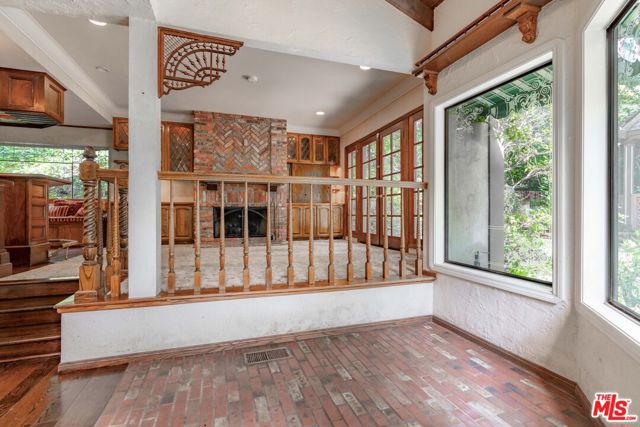 3041 E Chevy Chase Drive, Glendale CA: https://media.crmls.org/mediaz/1caf1b63-8b2b-4140-9615-7f5e7eed61f9.jpg