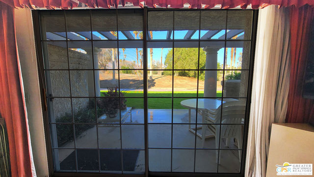 2700 E Mesquite Avenue, Palm Springs CA: https://media.crmls.org/mediaz/1caf2839-3100-4dc3-a6bd-a90b02e9e341.jpg