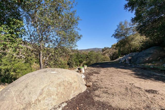 1167 Peutz Valley Rd, Alpine CA: https://media.crmls.org/mediaz/1caf5a68-8cc8-40bd-bd36-3d0e235f331c.jpg