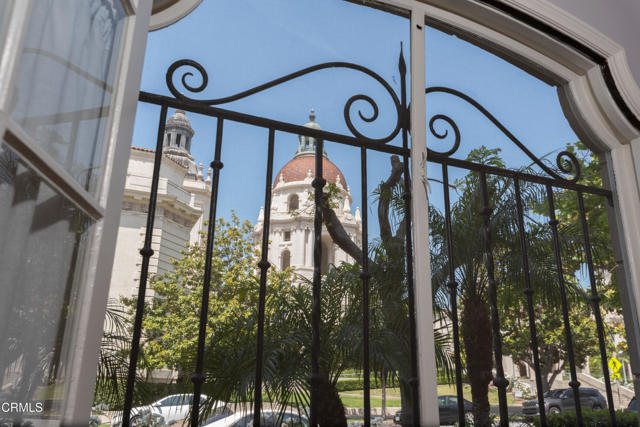 80 N Euclid Avenue, Pasadena CA: https://media.crmls.org/mediaz/1caf79dd-da46-4a5a-bdf4-85deb5e4c350.jpg