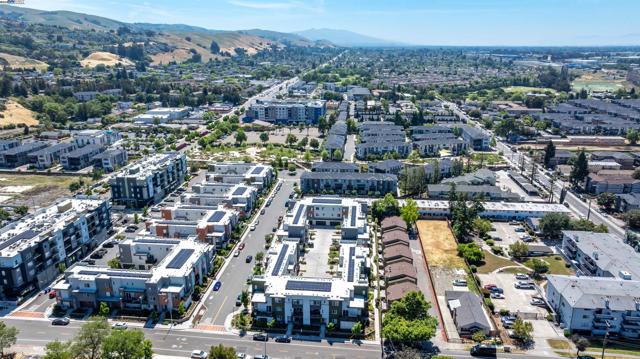 29231 Hub Ct, Hayward CA: https://media.crmls.org/mediaz/1caf8371-99c2-4d47-b7c6-6c26b3105738.jpg