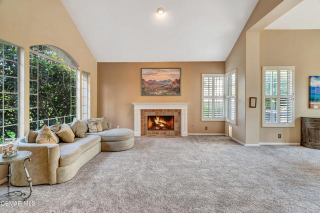 32834 Barrett Drive, Westlake Village CA: https://media.crmls.org/mediaz/1cafca74-44e0-46dc-9b99-14e0326d7187.jpg