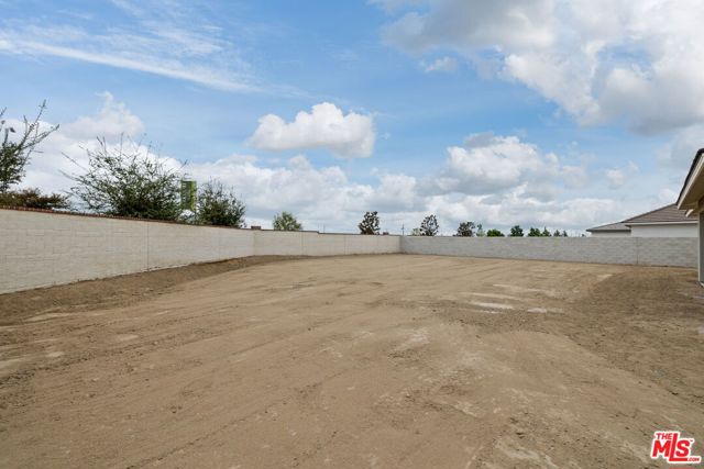 3719 Pathway Court, Bakersfield CA: https://media.crmls.org/mediaz/1cafe717-42b2-40cc-821d-01cd38f8be8b.jpg