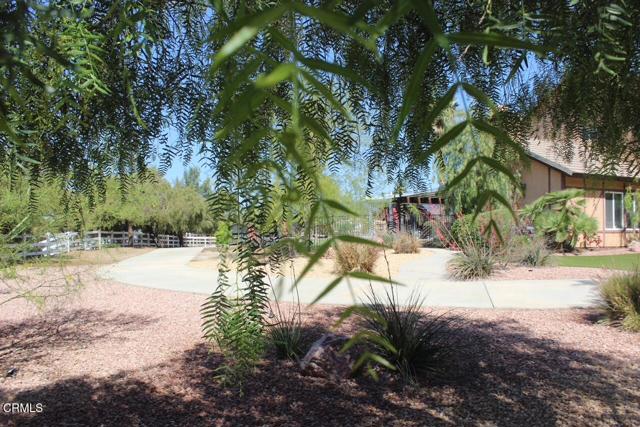 35135 Caprock Road, Santa Clarita CA: https://media.crmls.org/mediaz/1cb0d35e-2a44-4adf-a83d-66d0a0f43276.jpg