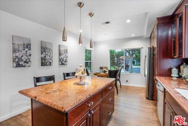 12084 London Grove Court, Moorpark CA: https://media.crmls.org/mediaz/1cb0e73f-53dc-47e4-b08f-8a79477594cc.jpg