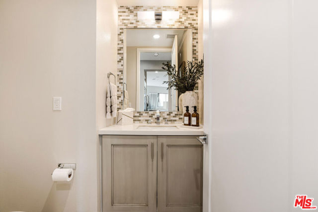 5929 Coral Place, Playa Vista CA: https://media.crmls.org/mediaz/1cb22352-1066-4427-9f7f-8cc2a63a4036.jpg