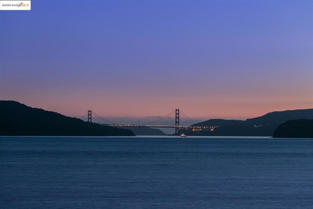 https://media.crmls.org/mediaz/1cb2ce4d-7c56-42ae-8475-1d9ed2441194.jpg?preset=X-Large
