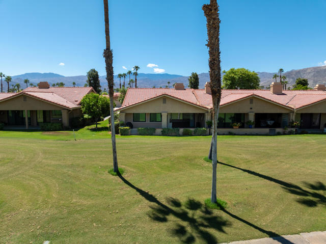 81 Camino Arroyo Place, Palm Desert CA: https://media.crmls.org/mediaz/1cb3332e-fab6-4062-86fc-dad766cd7253.jpg