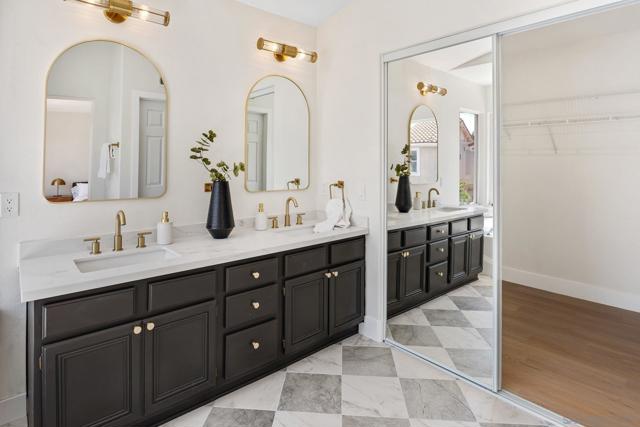 9471 Compass Point Dr S, San Diego CA: https://media.crmls.org/mediaz/1cb35651-d57d-4a0f-90ec-f52155e1e86d.jpg