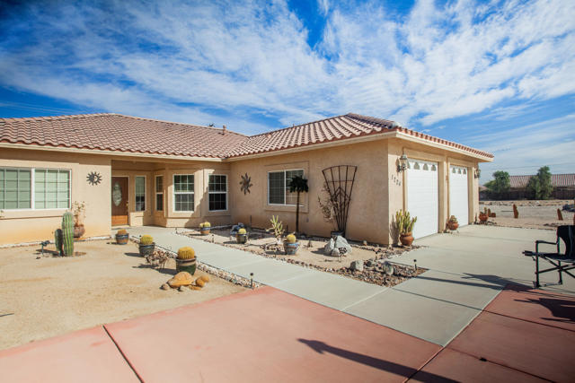 1224 Red Sea Avenue, Thermal CA: https://media.crmls.org/mediaz/1cb366b8-1b73-4b36-982e-bd30438358e2.jpg