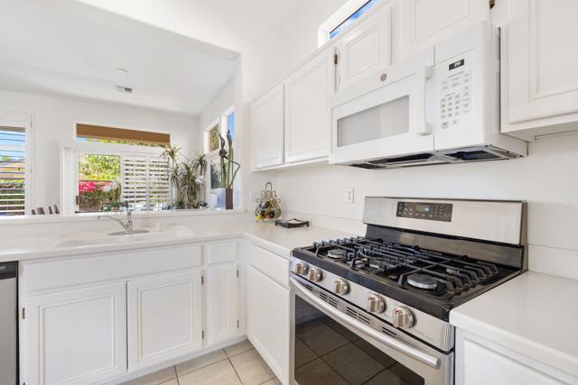 37261 Mojave Sage Street, Palm Desert CA: https://media.crmls.org/mediaz/1cb3cec7-2f09-4393-8068-ff871ad7afa0.jpg