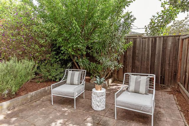 700 Chiquita Avenue, Mountain View CA: https://media.crmls.org/mediaz/1cb4261f-6fb0-4858-9656-6e9ba6317756.jpg