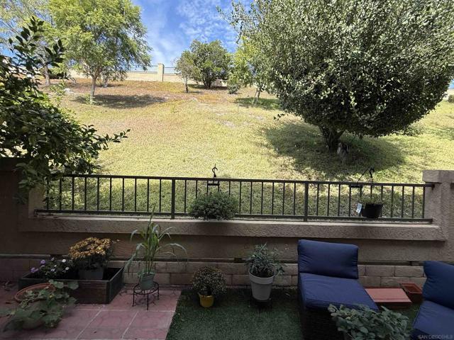 12530 Heatherton Ct, San Diego CA: https://media.crmls.org/mediaz/1cb44d99-4549-4f5e-9c2a-e7674c27865d.jpg