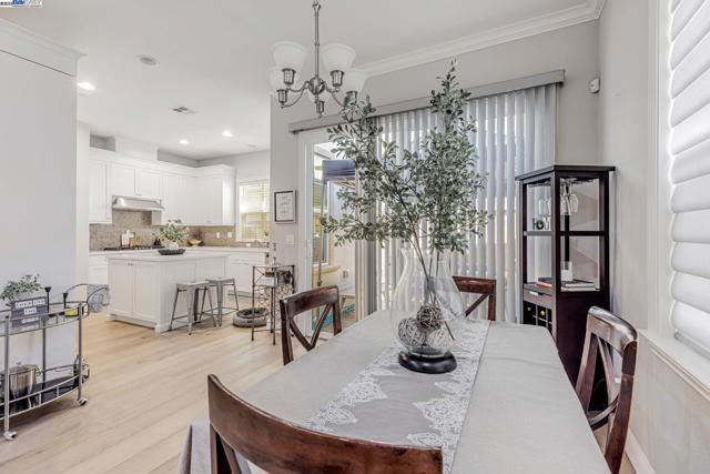 5079 Rowan Dr, San Ramon CA: https://media.crmls.org/mediaz/1cb50bc3-aedc-4e2b-be7c-b423a2c9085b.jpg