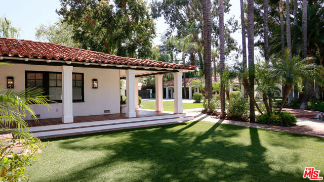 18625 Wells Drive, Tarzana CA: https://media.crmls.org/mediaz/1cb5902e-4ef5-4596-a11b-4cbca3686c7d.jpg