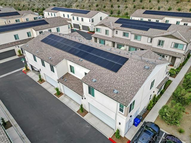 35103 Vine Pl, Fallbrook CA: https://media.crmls.org/mediaz/1cb5c6be-4895-406d-b6e2-7283f4fb2919.jpg