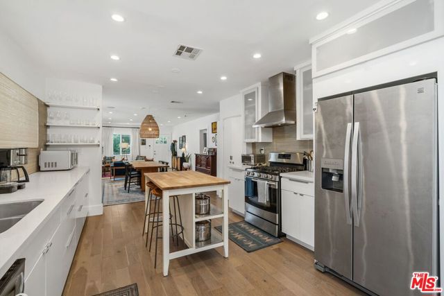 4139 Camero Avenue, Los Angeles CA: https://media.crmls.org/mediaz/1cb5de8f-43b9-49d5-89c1-168dcb60b19e.jpg
