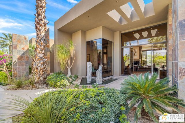 4 Paradise Cove Court, Rancho Mirage CA: https://media.crmls.org/mediaz/1cb5f27a-5009-4958-8550-019d1075cf85.jpg