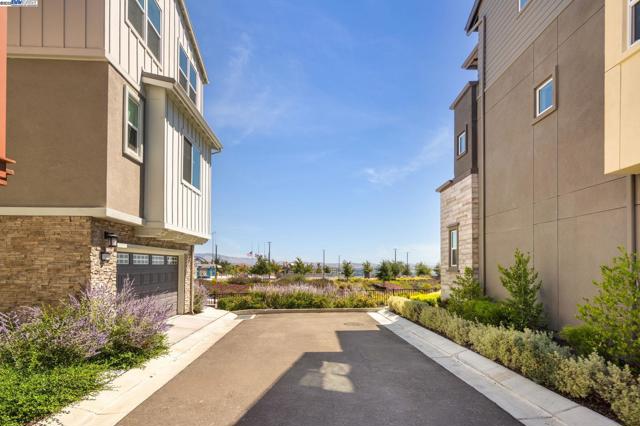 1002 Mary Beth Ter, San Ramon CA: https://media.crmls.org/mediaz/1cb62e8f-ef20-4367-b7c6-4c14b7467759.jpg