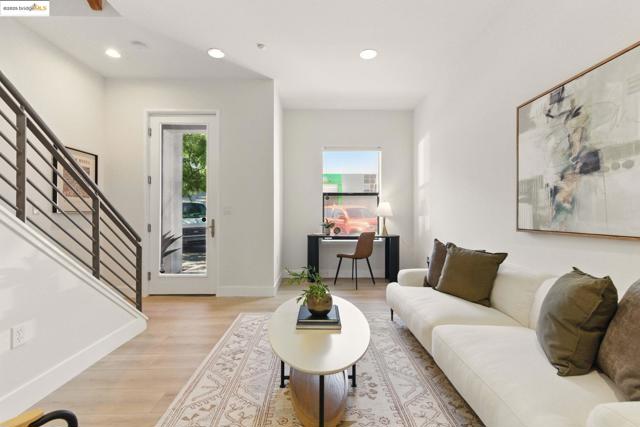 1213 67Th St, Oakland CA: https://media.crmls.org/mediaz/1cb63e0a-1354-4eee-bcdb-33e33eeba09e.jpg
