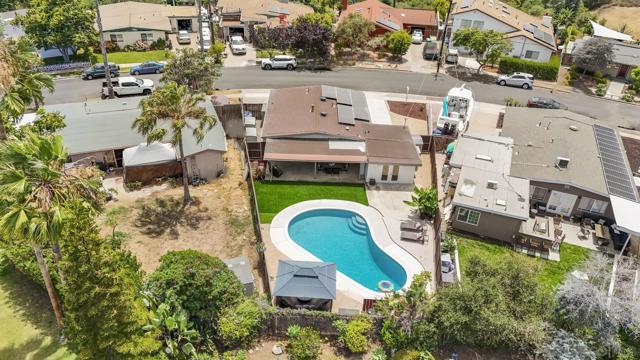 4527 Chinook Court, San Diego CA: https://media.crmls.org/mediaz/1cb6593b-df67-4229-8af9-6e15ab5bb387.jpg
