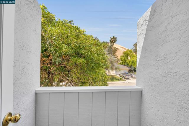 2690 Doidge Ave, Pinole CA: https://media.crmls.org/mediaz/1cb6aef4-b0bf-495a-b3b7-c56999d5fce0.jpg