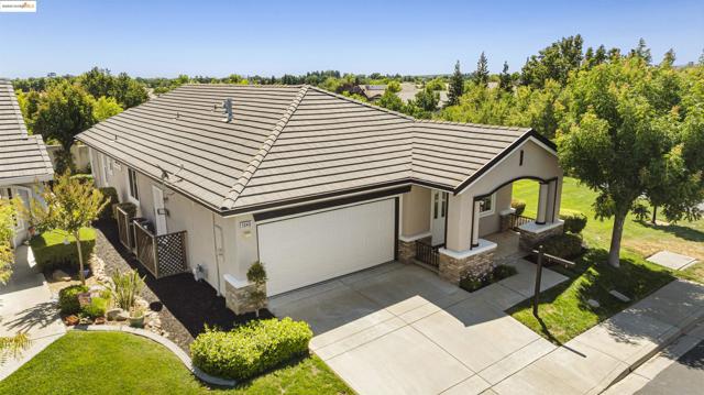 1040 Bismarck Terr, Brentwood CA: https://media.crmls.org/mediaz/1cb6d833-2964-4b2a-925c-0cf7e6f31545.jpg