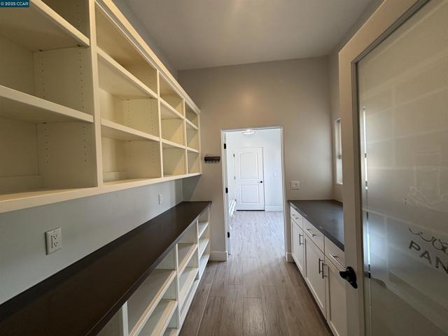 121 Blue Oak Ct, Copperopolis CA: https://media.crmls.org/mediaz/1cb6eec6-cc2e-4a56-b027-34a4a2ccc729.jpg