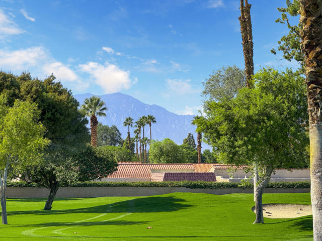 77576 Woodhaven Dr. N Drive, Palm Desert CA: https://media.crmls.org/mediaz/1cb86fc7-84d8-49d4-8042-594cc2a2b229.jpg