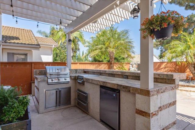 2412 Starlight Gln, Escondido CA: https://media.crmls.org/mediaz/1cb8bd72-6b4b-44c6-8c5b-151fc98e2b84.jpg