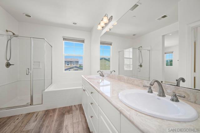 1718 Santa Ivy Ave, Chula Vista CA: https://media.crmls.org/mediaz/1cb92008-f61d-453d-9377-18a71cecf950.jpg