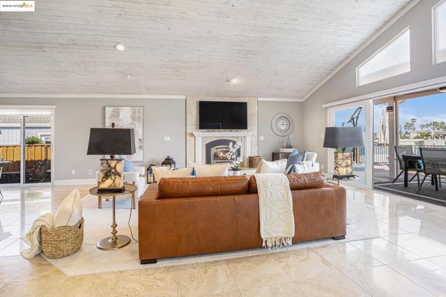737 Willow Lake Rd, Discovery Bay CA: https://media.crmls.org/mediaz/1cb920ca-fa86-45a3-8aca-3c99cddb9c07.jpg