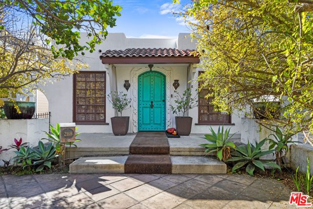 2116 3rd Street, Santa Monica CA: https://media.crmls.org/mediaz/1cb96e4c-255d-4113-a65f-331e157b13f3.jpg