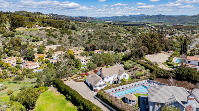 6065 Cielo Vista Court, Camarillo CA: https://media.crmls.org/mediaz/1cb98d25-4a95-4857-ae22-09d5e9b1c455.jpg