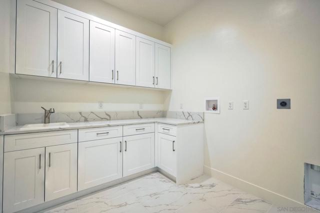 16350 Sage Trails Ct, Poway CA: https://media.crmls.org/mediaz/1cb9b240-5376-48e7-9802-62e313119cb4.jpg