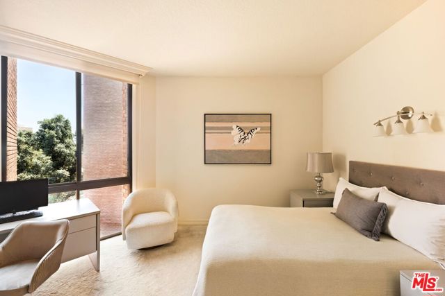 300 N Swall Drive, Beverly Hills CA: https://media.crmls.org/mediaz/1cba508e-7aa4-4cc4-a938-ead4f7ab18cd.jpg