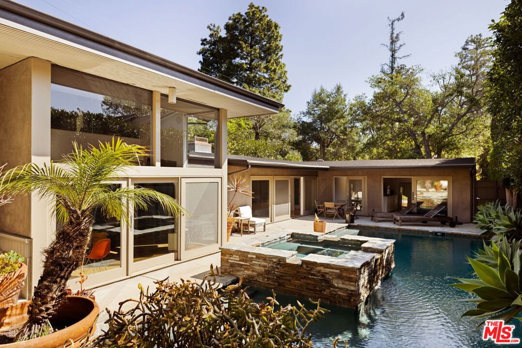 187 N Canyon View Drive — Mid Century Modern