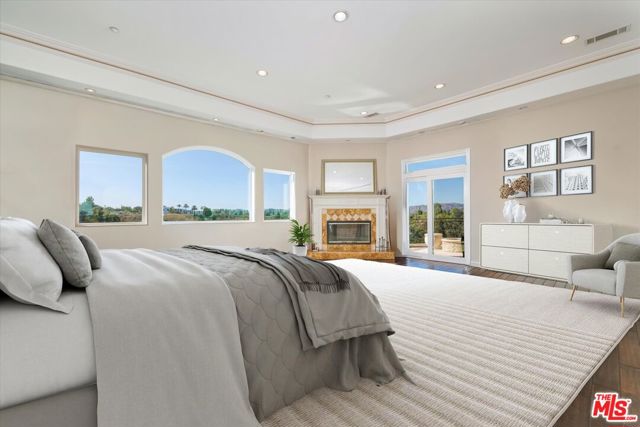 22470 Sueno Road, Woodland Hills CA: https://media.crmls.org/mediaz/1cbaaa57-dcb9-47cd-95ed-983d91e8ecfb.jpg