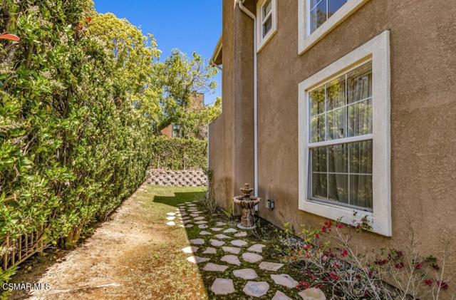 144 Acacia Lane, Newbury Park CA: https://media.crmls.org/mediaz/1cbab2c6-ad6e-4d4d-9892-f44a3dfd3e27.jpg